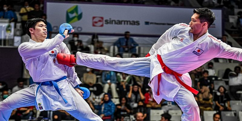 Hai tuyển thủ nam tranh đấu quyết liệt